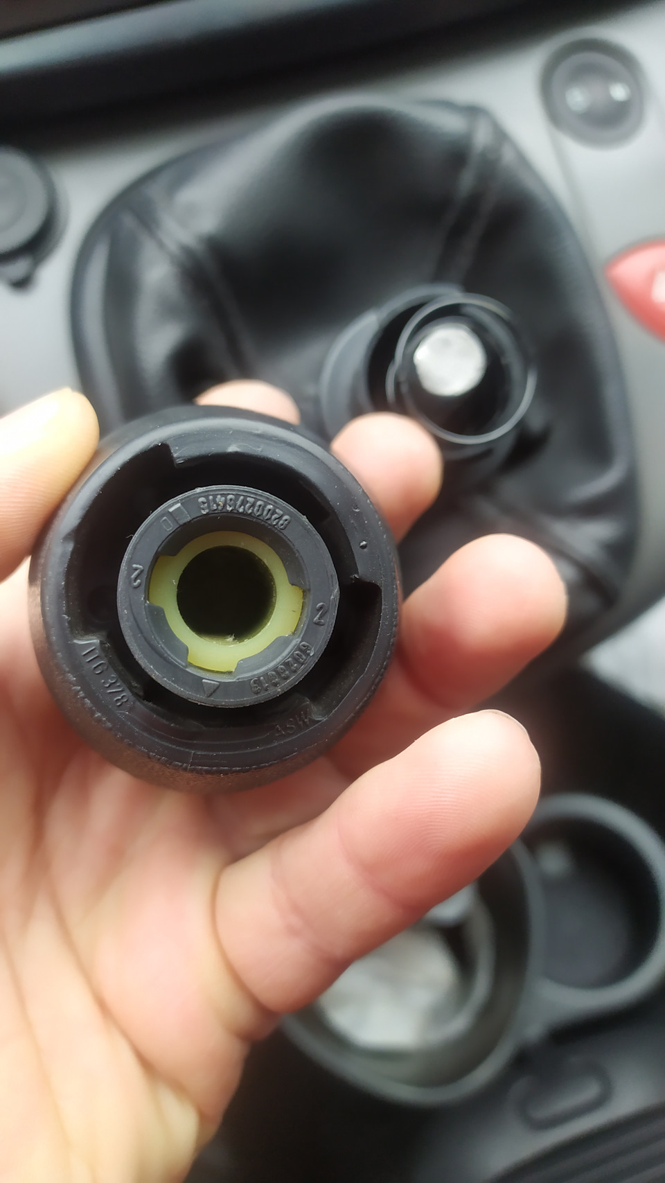 Рамка під лаштунками, кнопки блокування та аварійки, usb зарядка 2