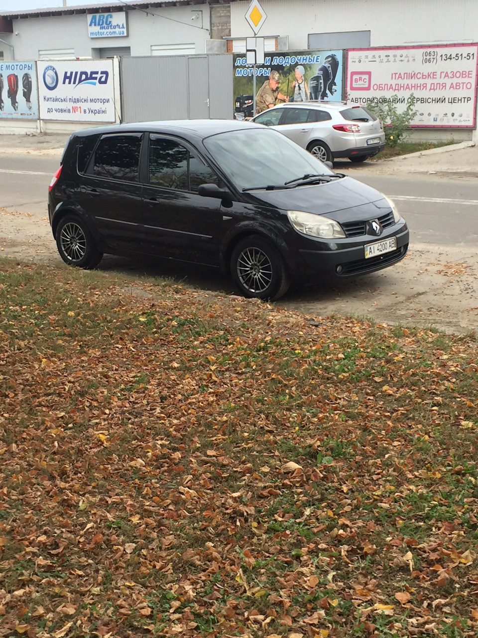 Хто де в Києві обслуговує свої Реношки 1