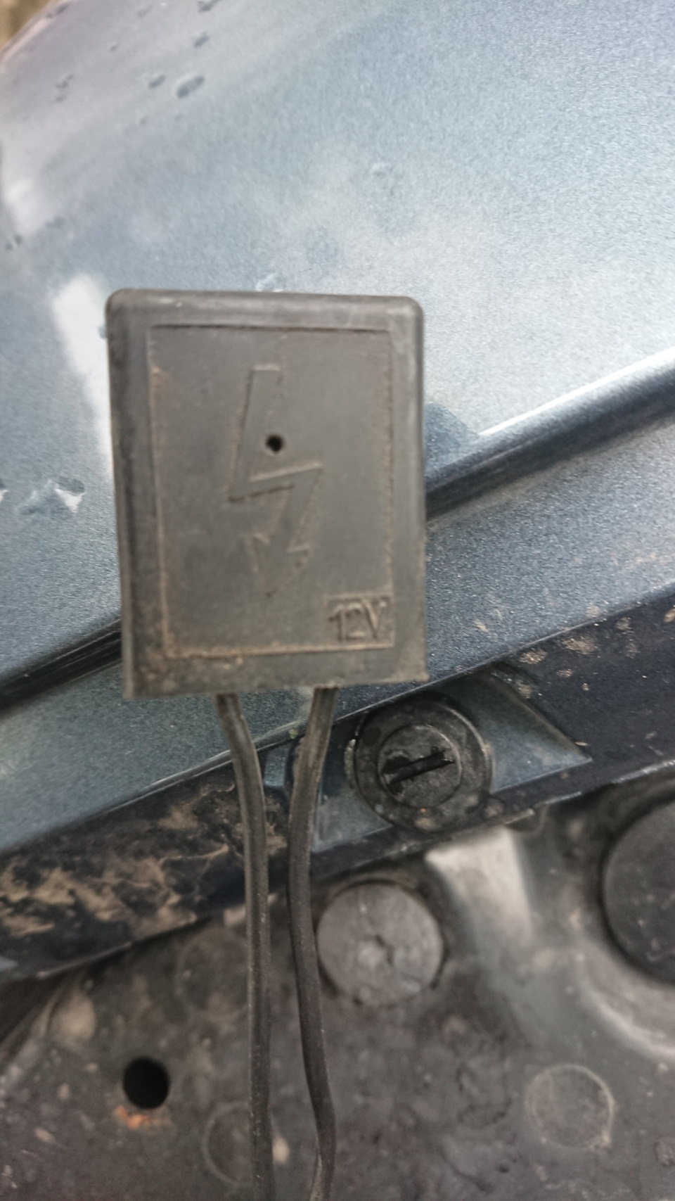 Що це приєднано на АКБ? 2