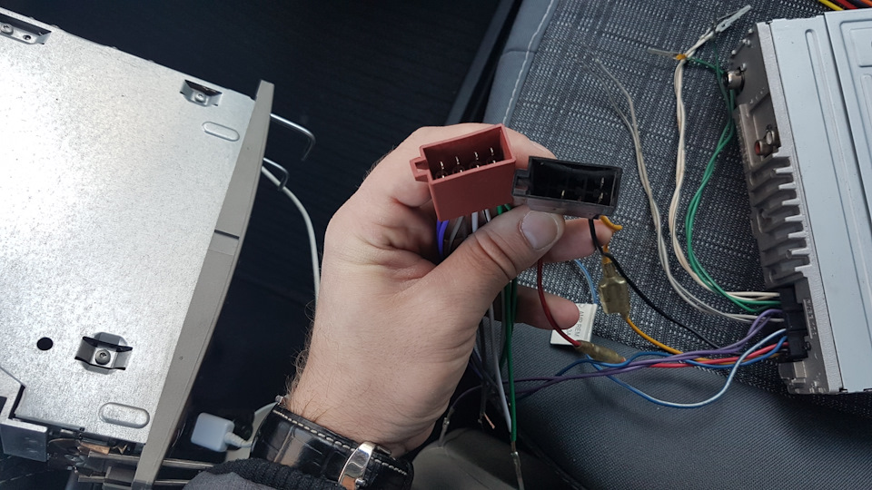Замінив штатну магнітолу на Sony DSX A30 5