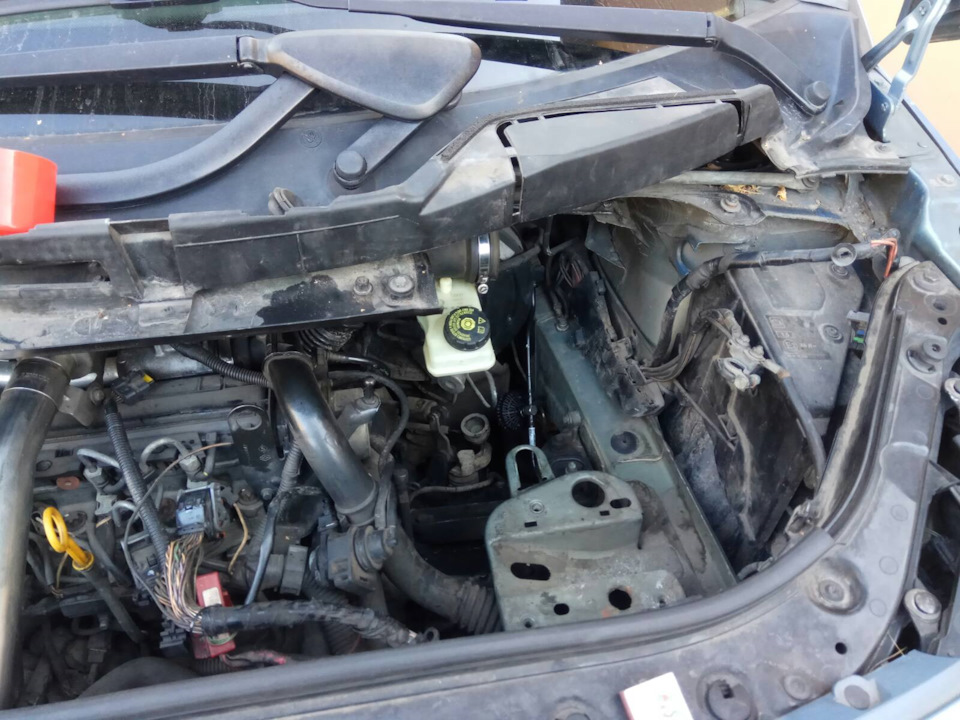 #13. Заміна 8200595252 (трубка високого тиску зчеплення Renault Scenic 2) 1