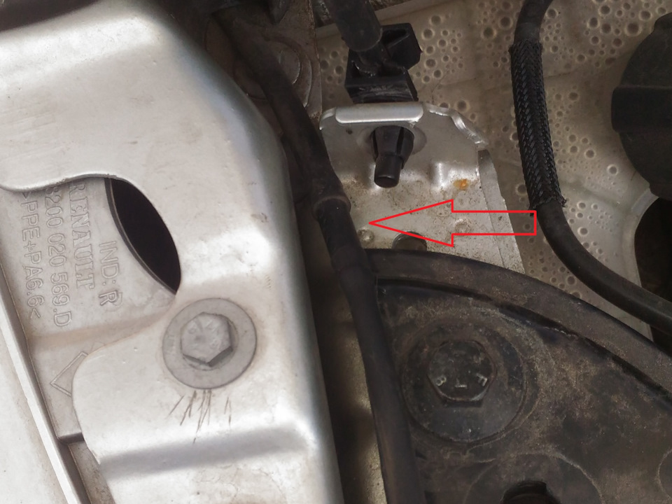 Зворотний клапан омивача на Renault Scenic II 2