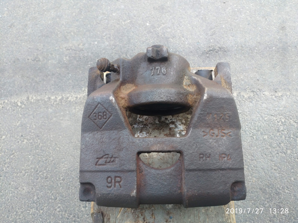 Заміна поршня переднього гальмівного супорта Autofren D025107 2