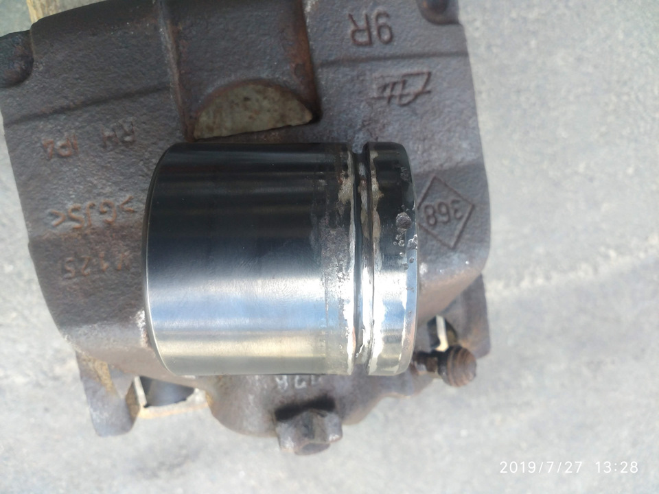 Заміна поршня переднього гальмівного супорта Autofren D025107 3