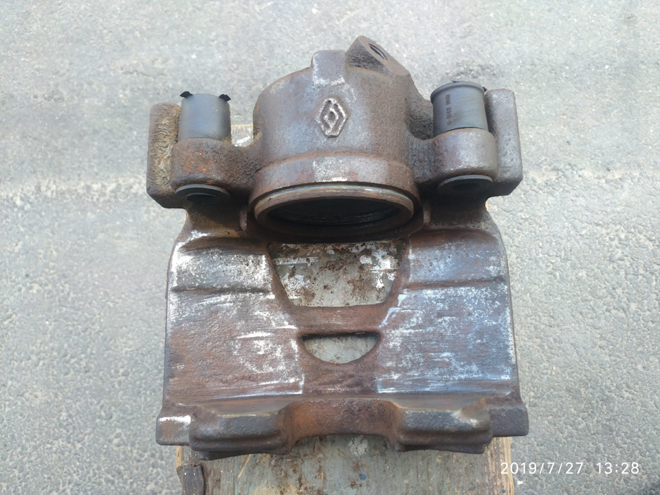 Заміна поршня переднього гальмівного супорта Autofren D025107 1