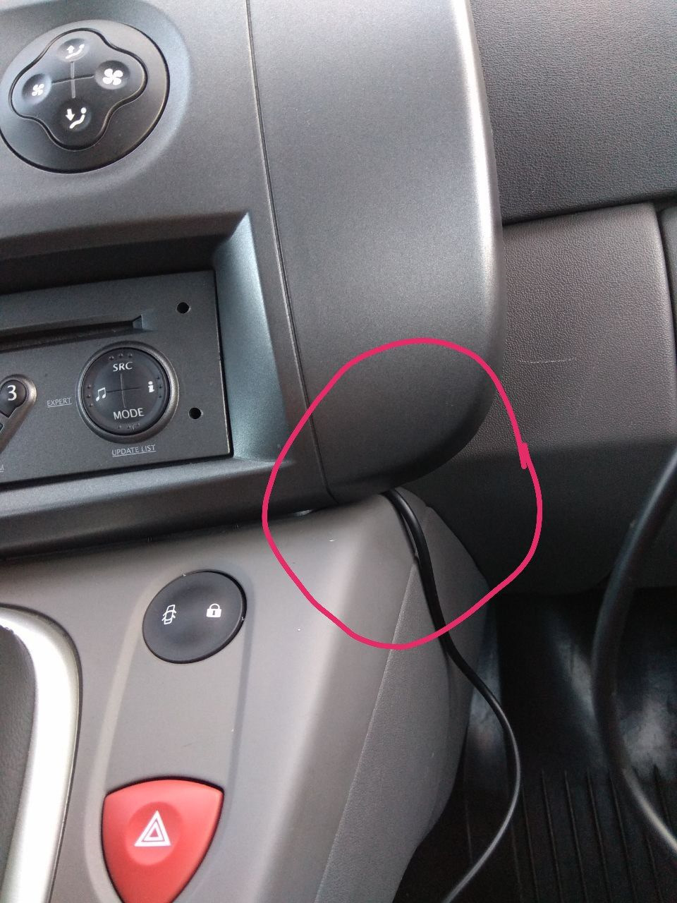 AUX в Жабу Mini-Jack - 3.5 мм або Bluetooth 3