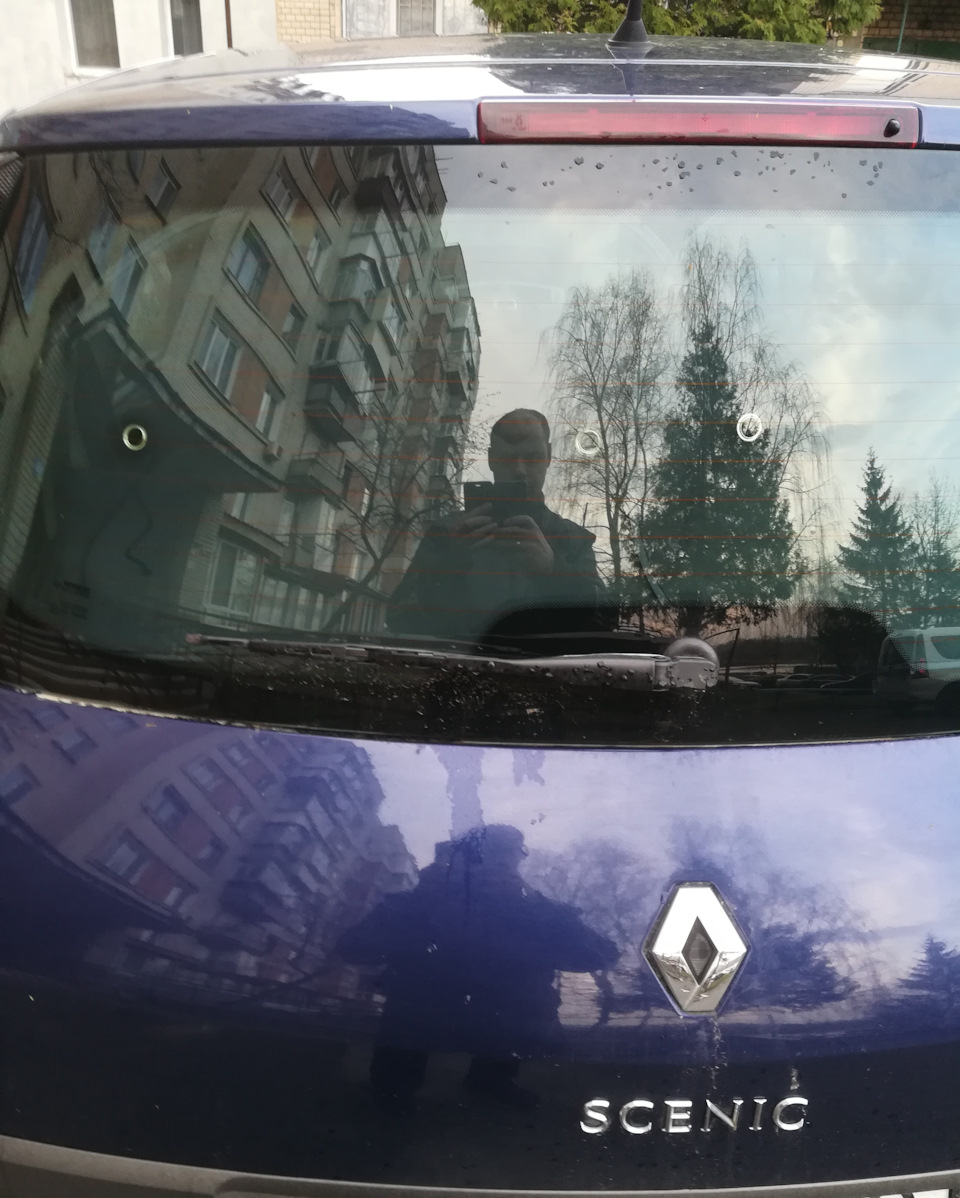 Задній двірник 2