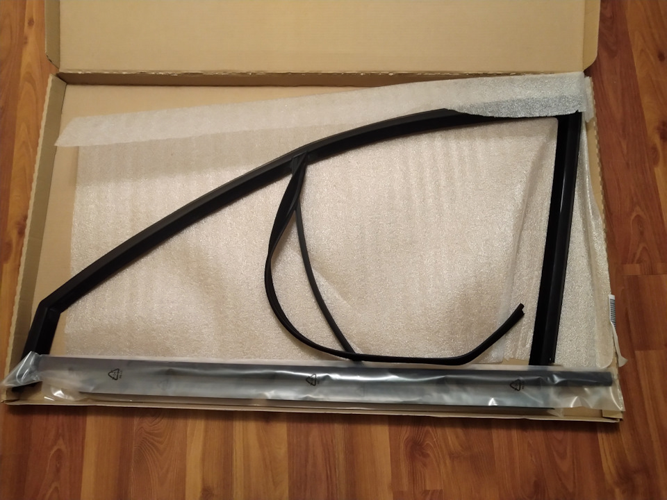 Заміна ущільнювачів скла лівих передніх дверей 3