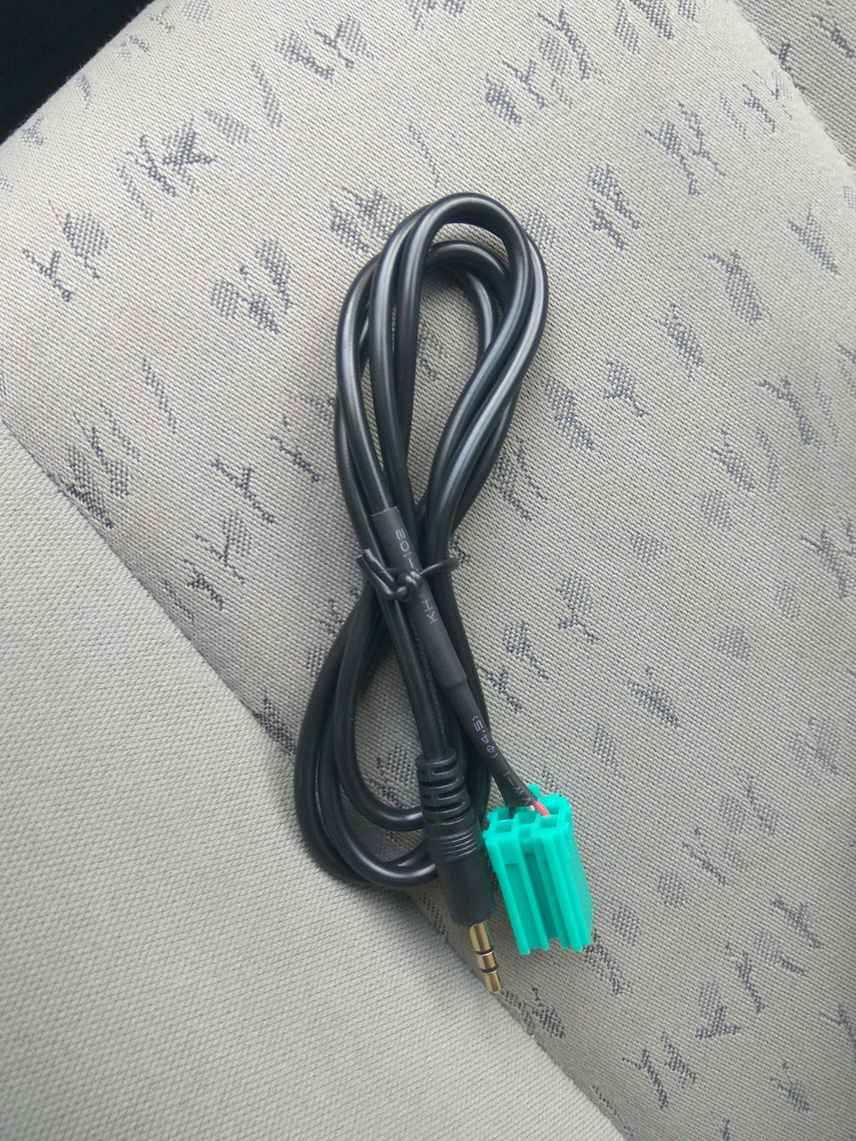 Аудіовхід (aux in) у штатну магнітолу 2