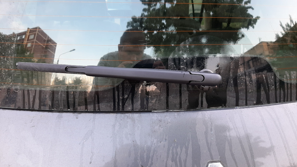 Заміна заднього двірника. 5