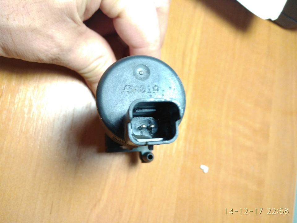 Заміна насоса омивача скла Symbol 1.4 16V 2
