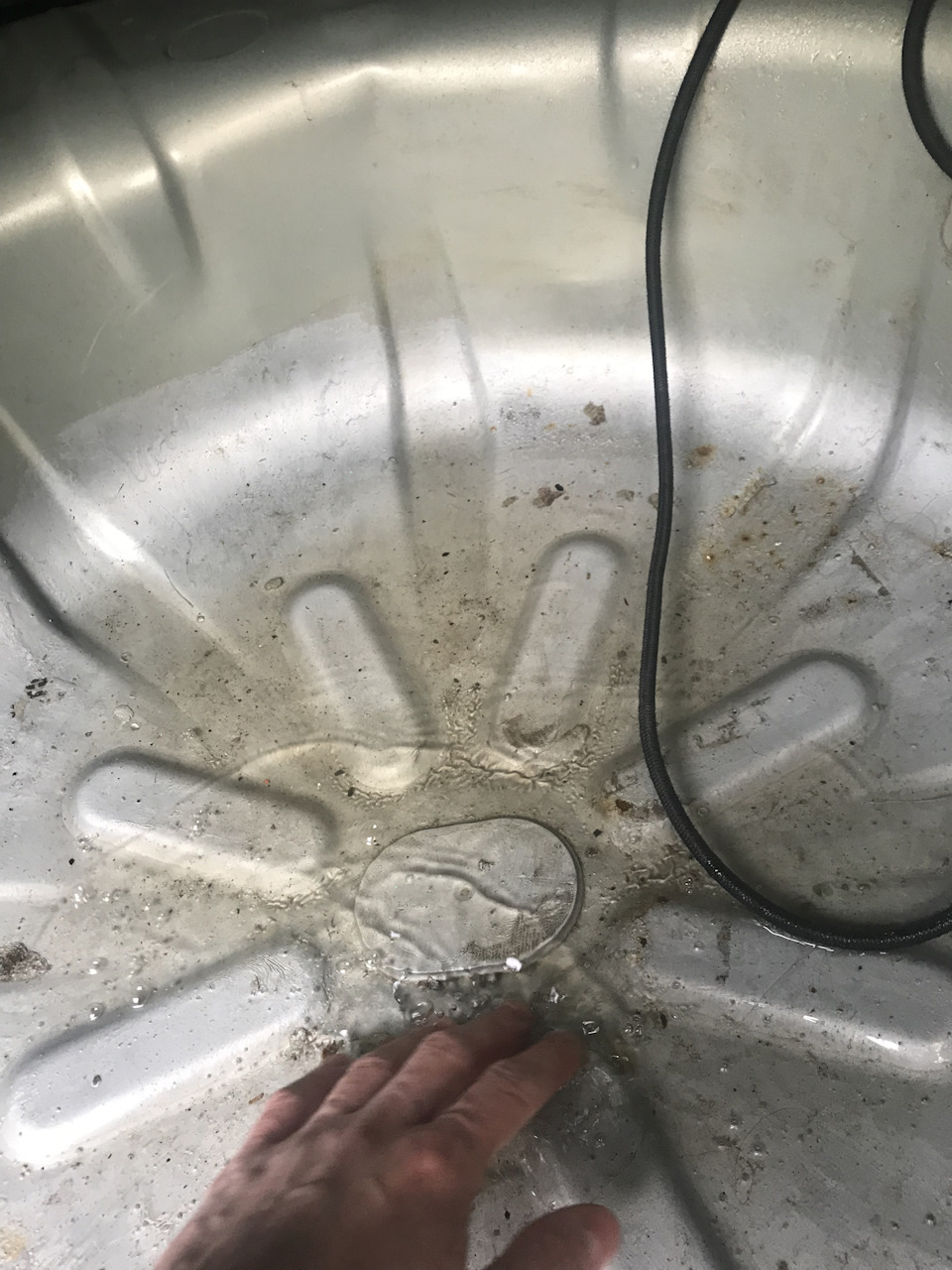 Вода в багажнику 4ч. 1