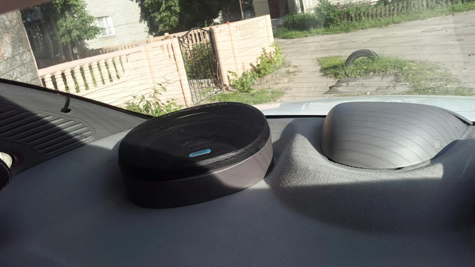 Акустика JBL CS 69 в задню полицю