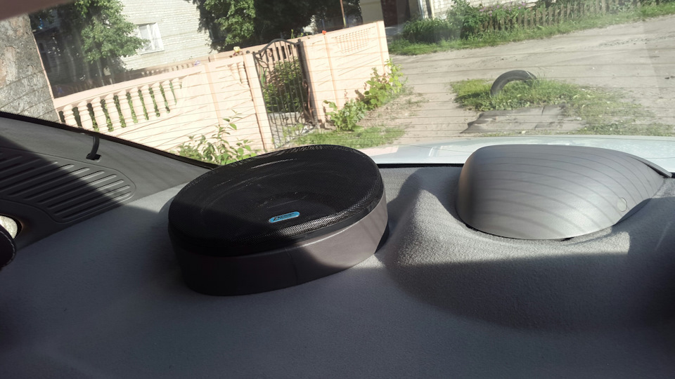 Акустика JBL CS 69 в задню полицю 1