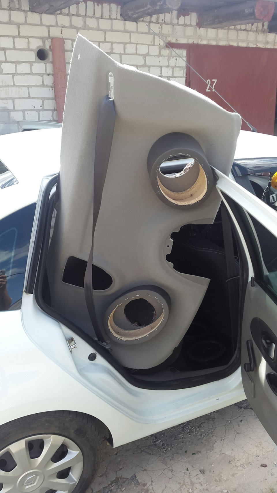 Акустика JBL CS 69 в задню полицю 3