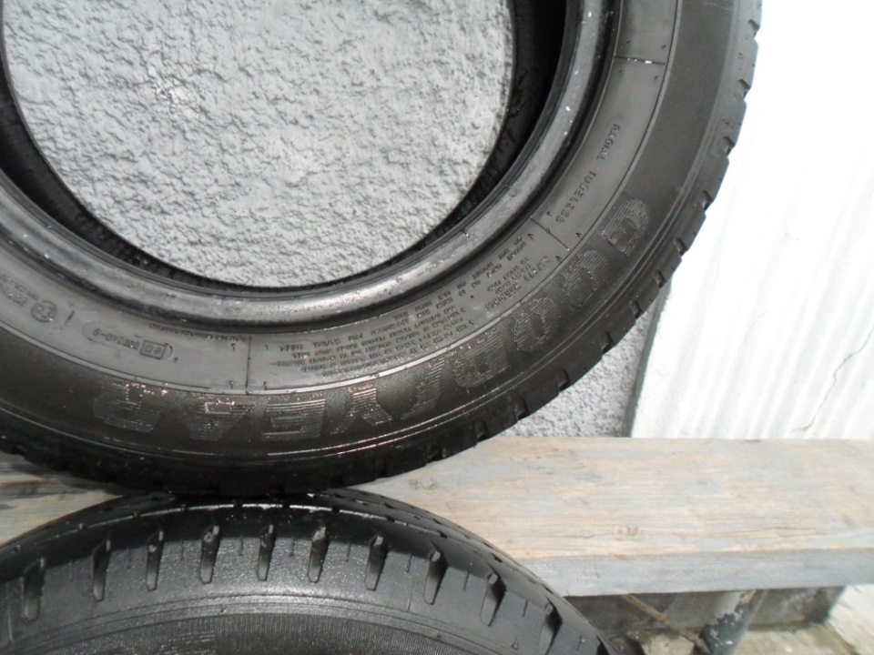 Продам комплект літньої гуми 215/65/16c 4