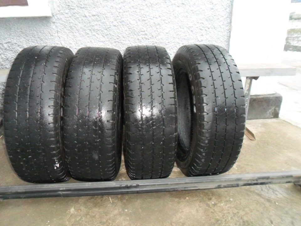 Продам комплект літньої гуми 215/65/16c 2