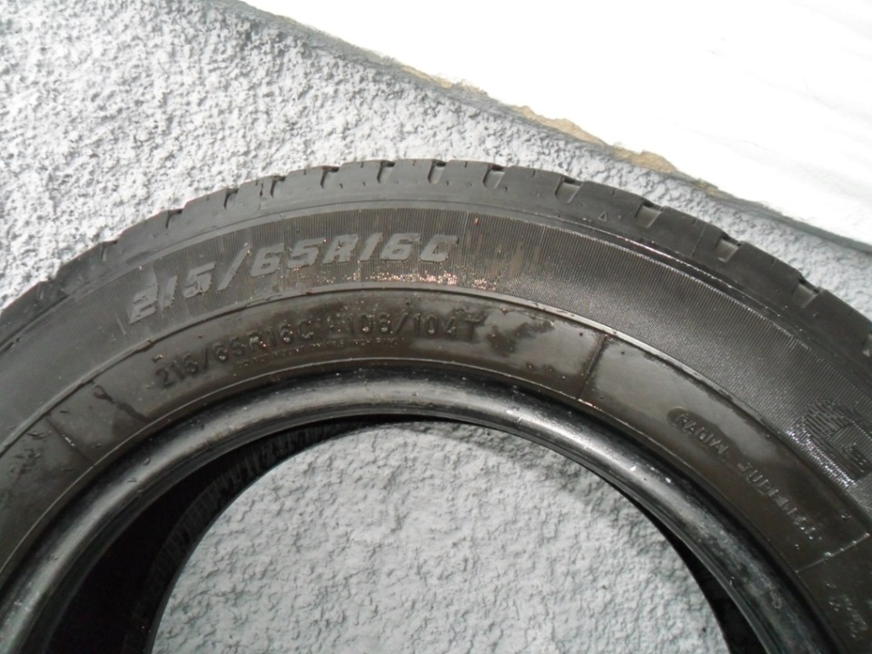 Продам комплект літньої гуми 215/65/16c 5