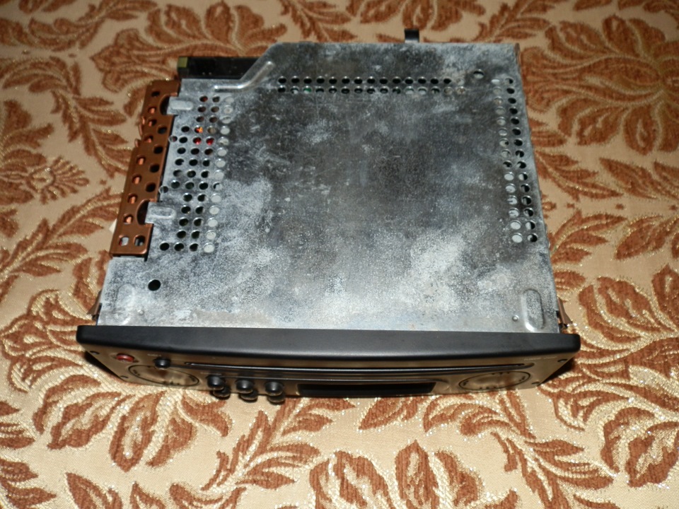Продам штатну CD магнітолу 2