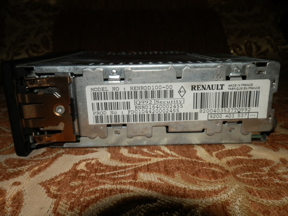 Продам штатну CD магнітолу 3