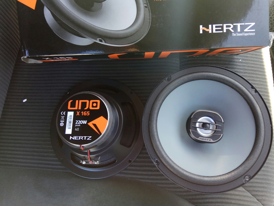 Музика ч.3 Hertz Uno x165 у двері 2