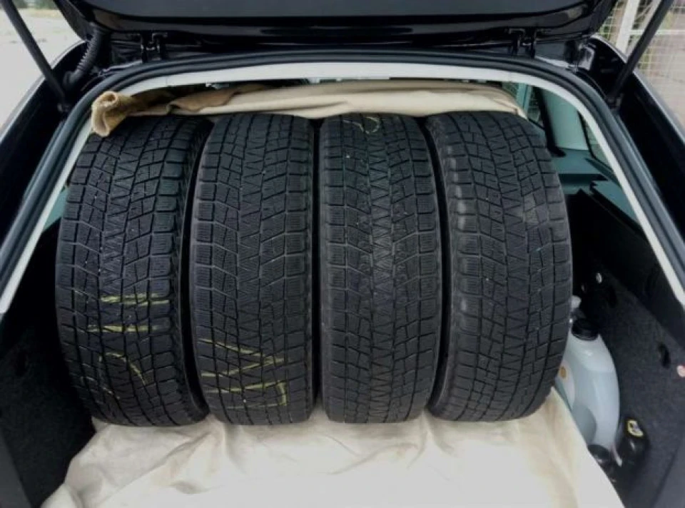 Продам шини: Bridgestone Blizzak DM-V1 215/65 r16