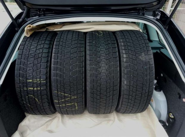 Продам шини: Bridgestone Blizzak DM-V1 215/65 r16 1