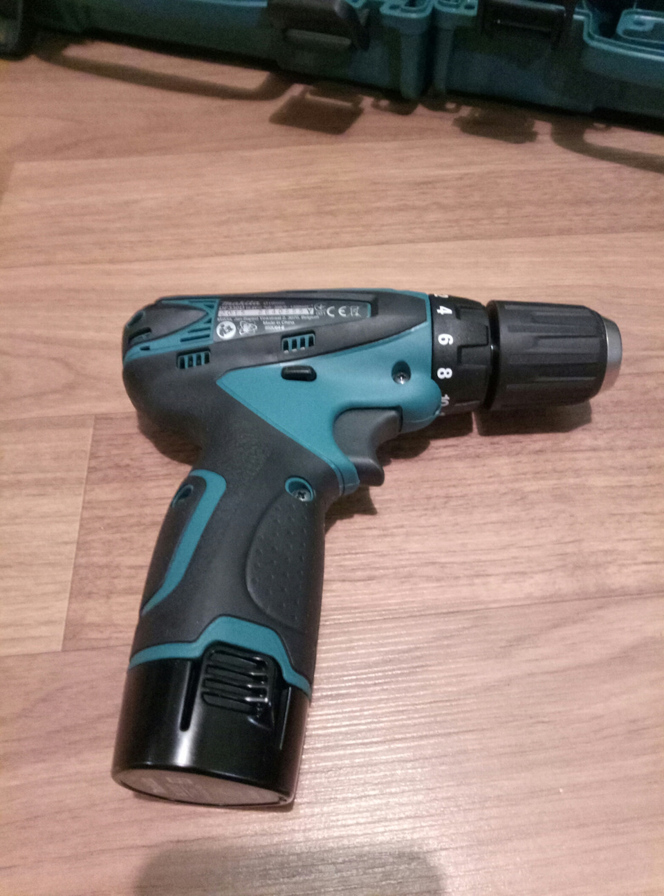 Шуруповерт Makita 2