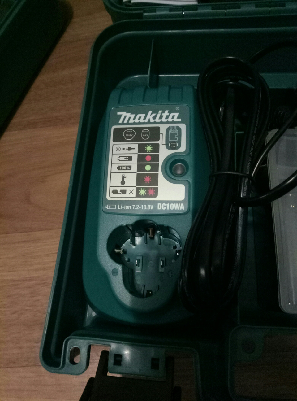 Шуруповерт Makita 4