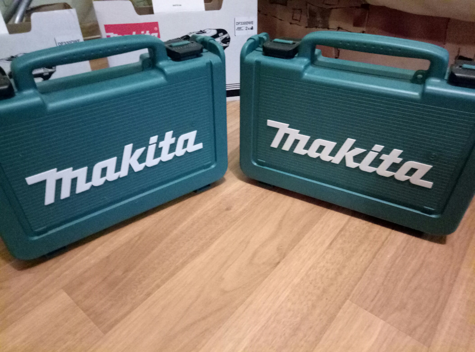 Шуруповерт Makita 1