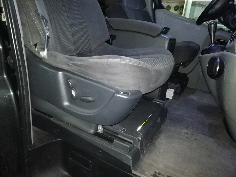 Передні сидіння для Renault trafic від Renault vel satis 2