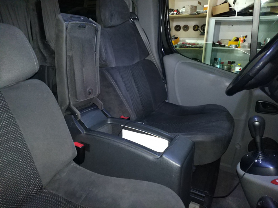 Передні сидіння для Renault trafic від Renault vel satis 4