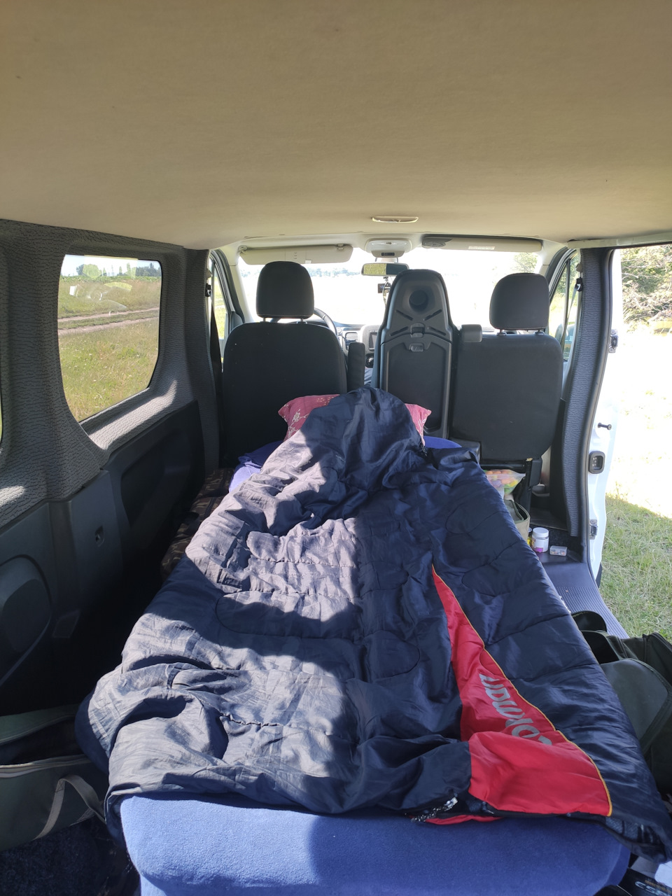 Renault Trafic намет на рибалці 4