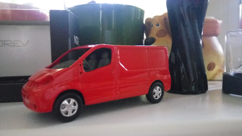 Клон Renault Trafic red chip 1:43 3