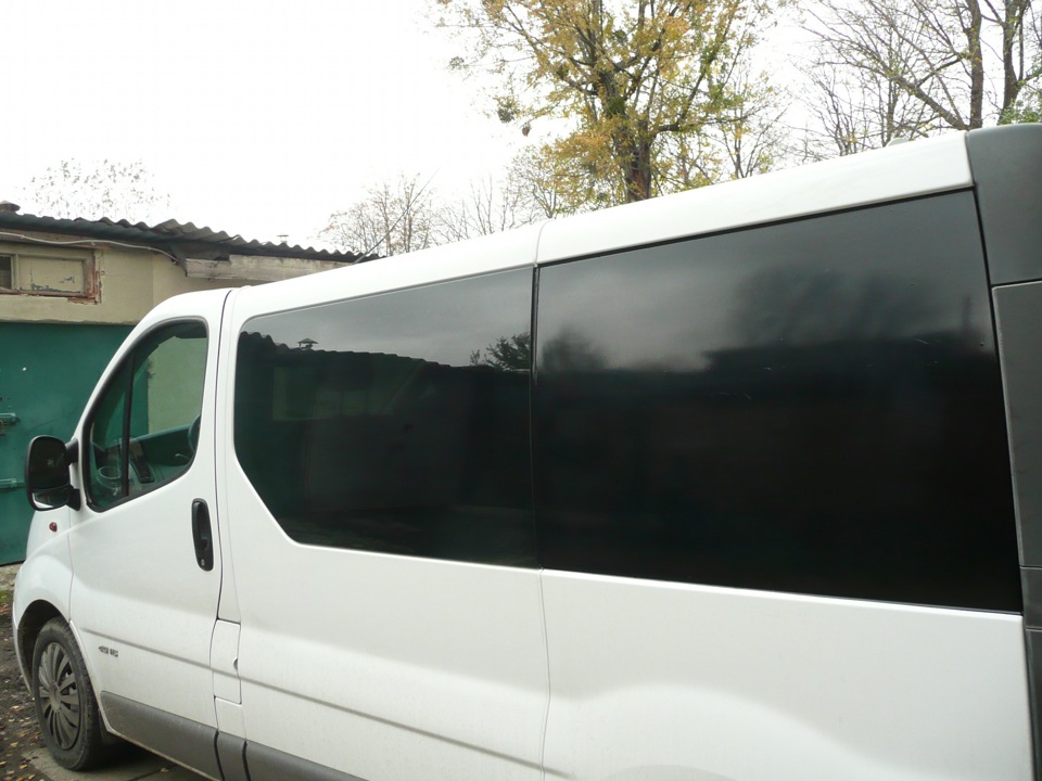 Поклеїв метал Oracal`ом 4