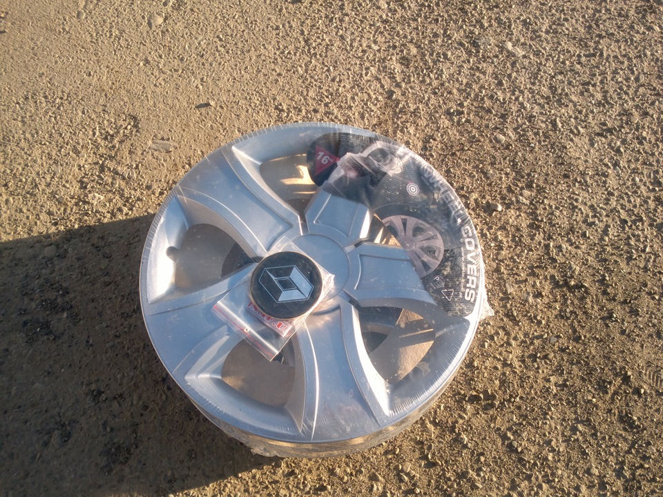 Ковпаки R16 + наклейки Renault 1