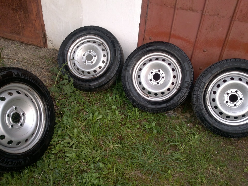 Поставив літо Michelin Agilis 205/65R16 1
