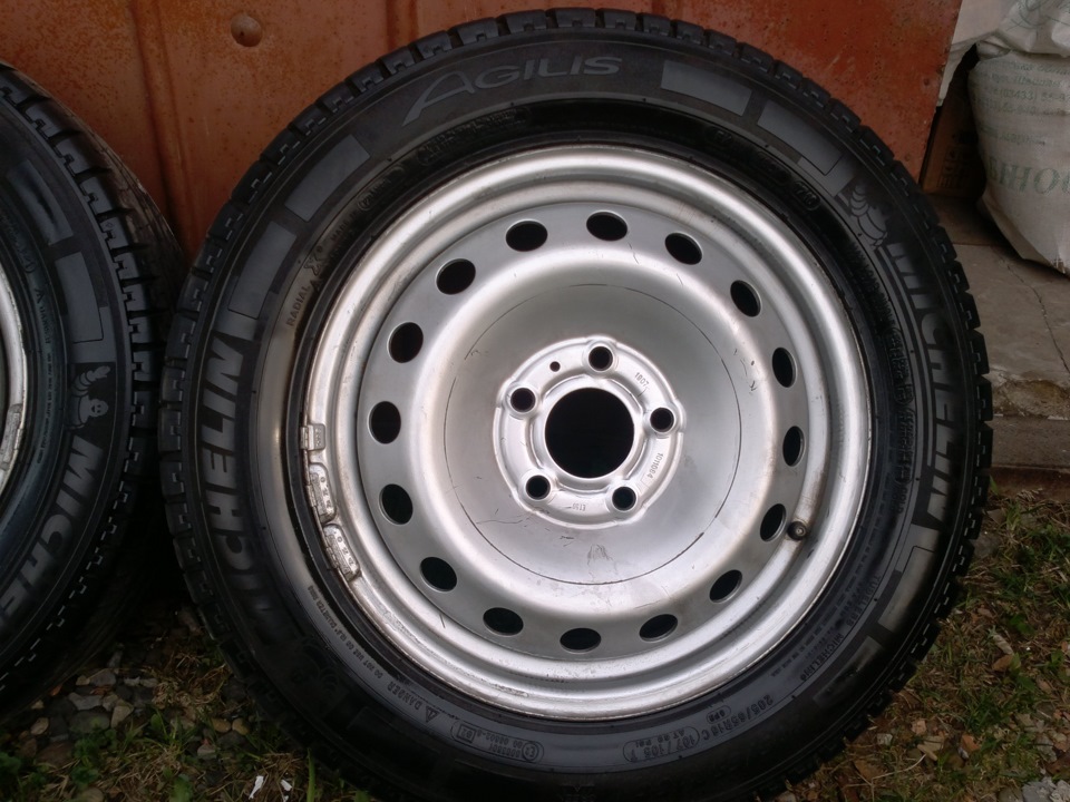 Поставив літо Michelin Agilis 205/65R16 2