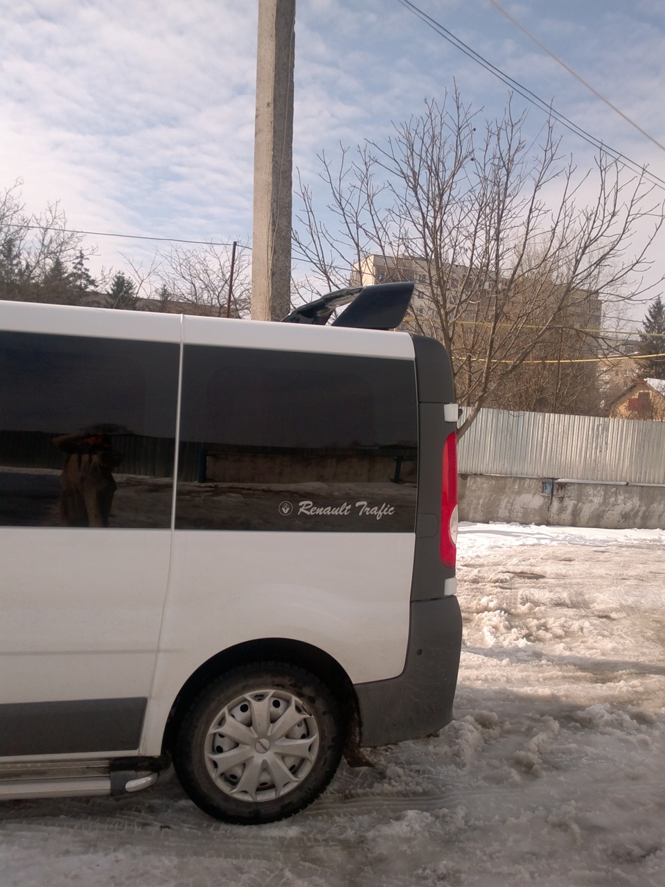 сполер Renault Trafic 2.0 1
