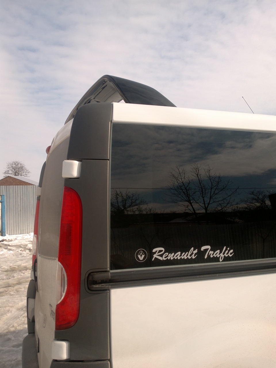 сполер Renault Trafic 2.0 4