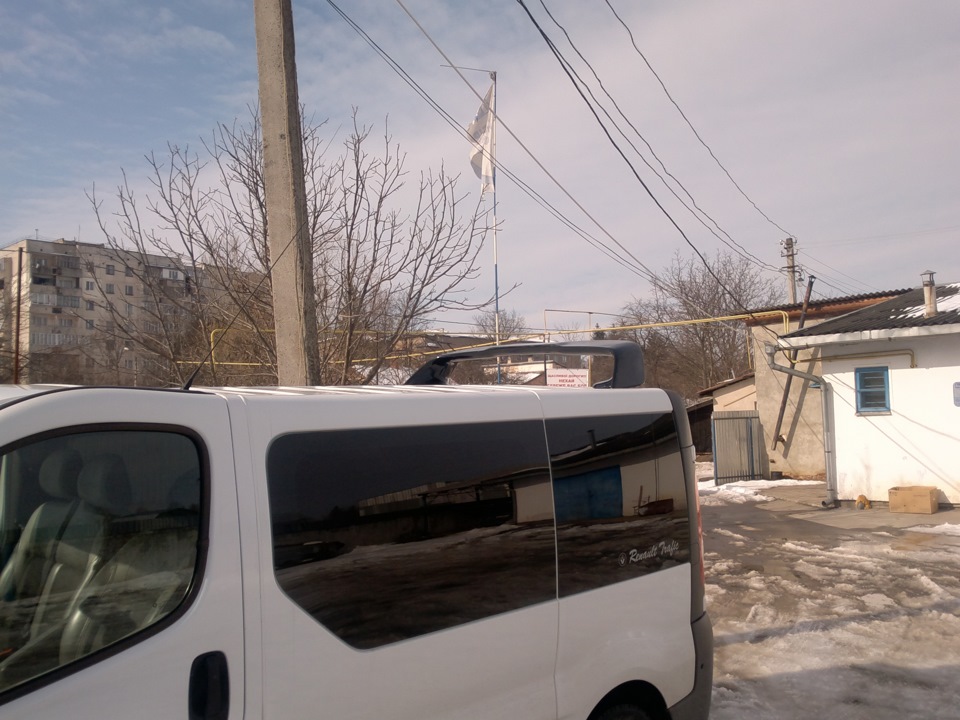 сполер Renault Trafic 2.0 2