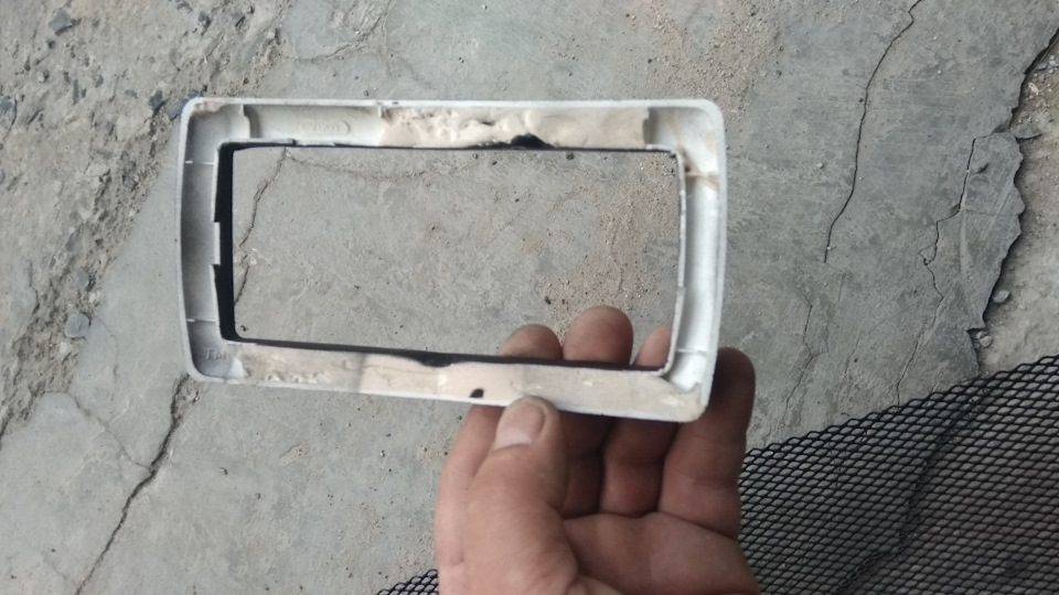 Накладки на вентиляційні отвори, камера заднього виду, розетка для пасажирів. 1
