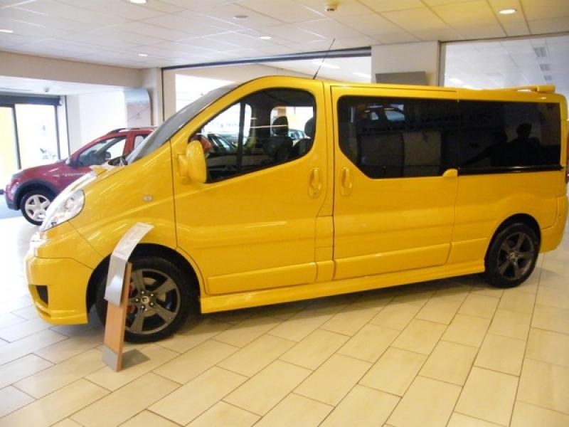 Свіжа порція фотографій Renault Trafic 4