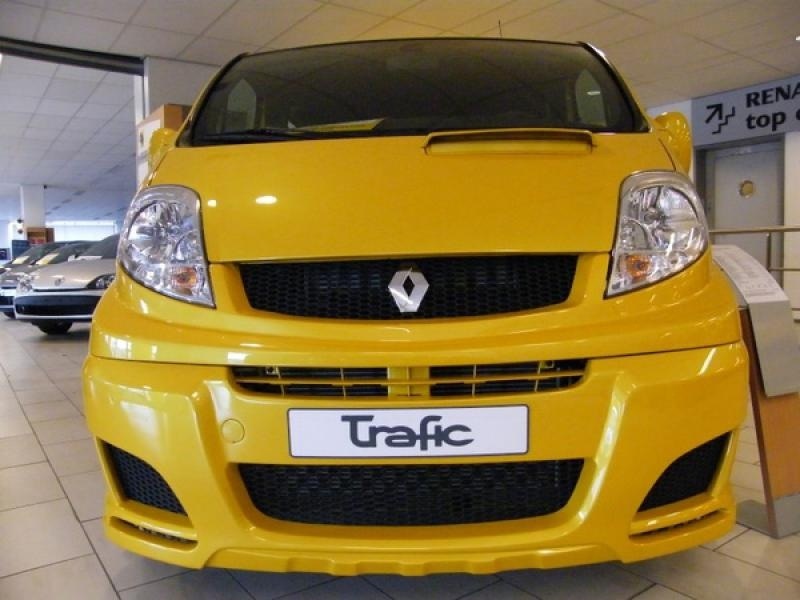Свіжа порція фотографій Renault Trafic 3