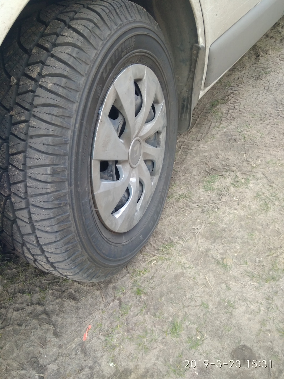 Порівняння відчуттів від легкової Nokian Hakka Blue 2 205/65 16 та кросоверської Michelin Latitude Cross 215/70 16 на Рено Трафіку. 4