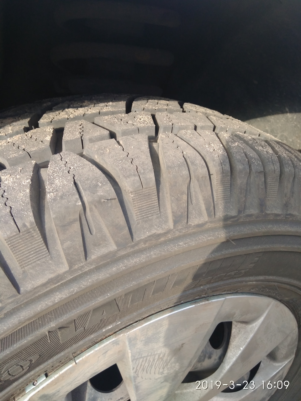 Порівняння відчуттів від легкової Nokian Hakka Blue 2 205/65 16 та кросоверської Michelin Latitude Cross 215/70 16 на Рено Трафіку. 5