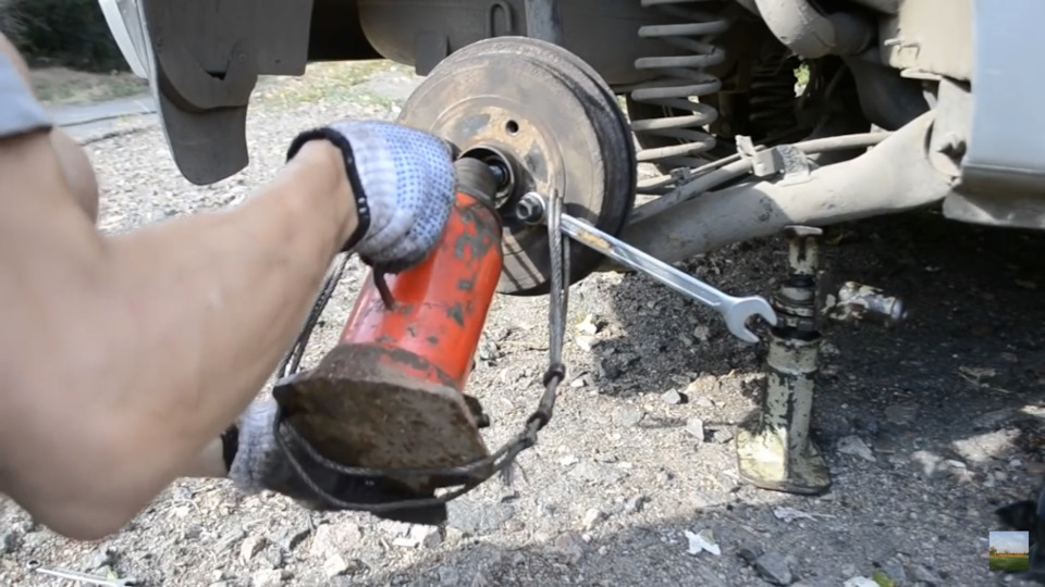 Заміна гальмівних дисків/супортів Рено Трафік 1.9 4