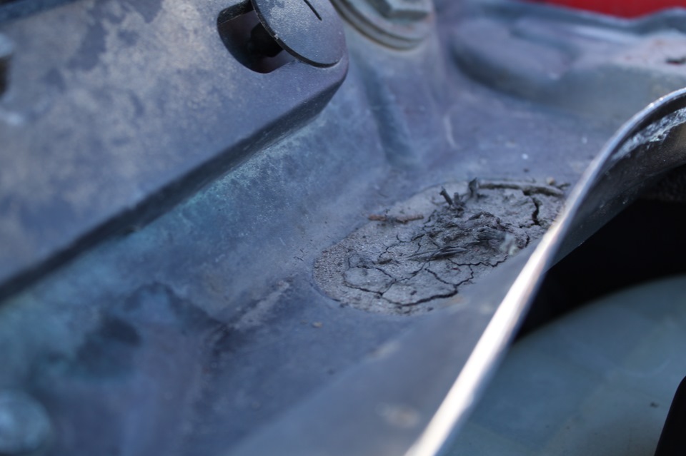 нині краплі води в підкапотному просторі. 4