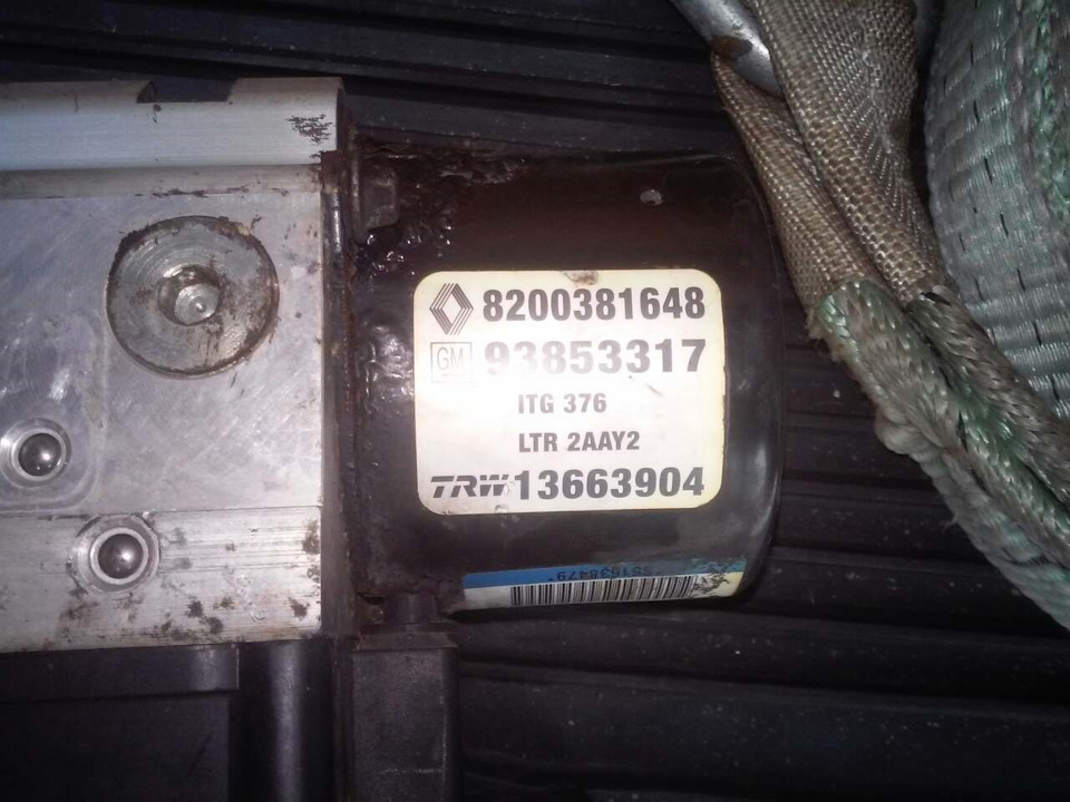 Пробіг завмер на 297045 км. 4