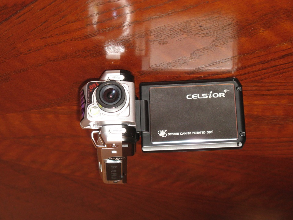 Відеореєстратор Celsior CS-900 HD і лампи головного світла OSRAM COOL BLUE 4